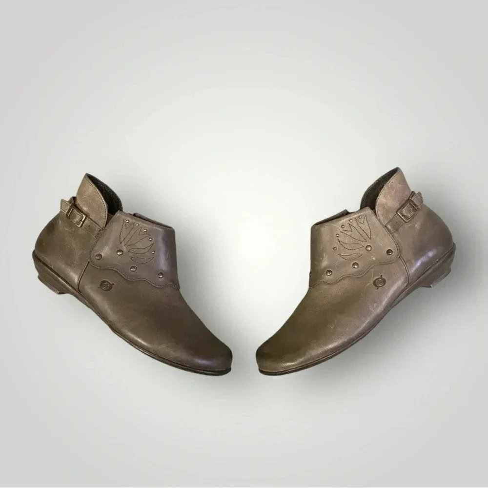 BORN Booties Sz 7.5 Gray‎